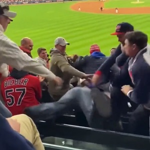 Massive brawl breaks out during Yankees' game