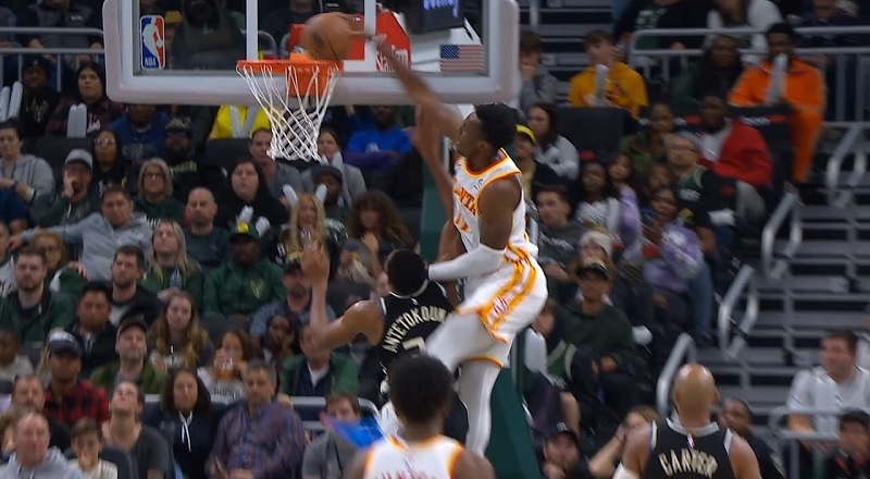 Onyeka Okongwu dunks on Giannis Antetokounmpo
