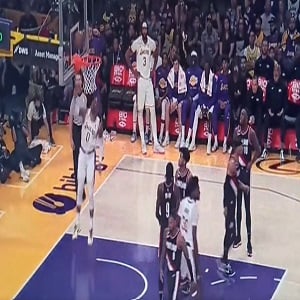 Russell Westbrook airballs layup right under the goal