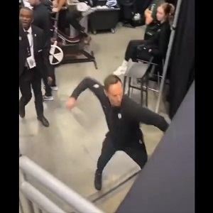 Steve Nash angrily punches wall after Nets lose to Bucks