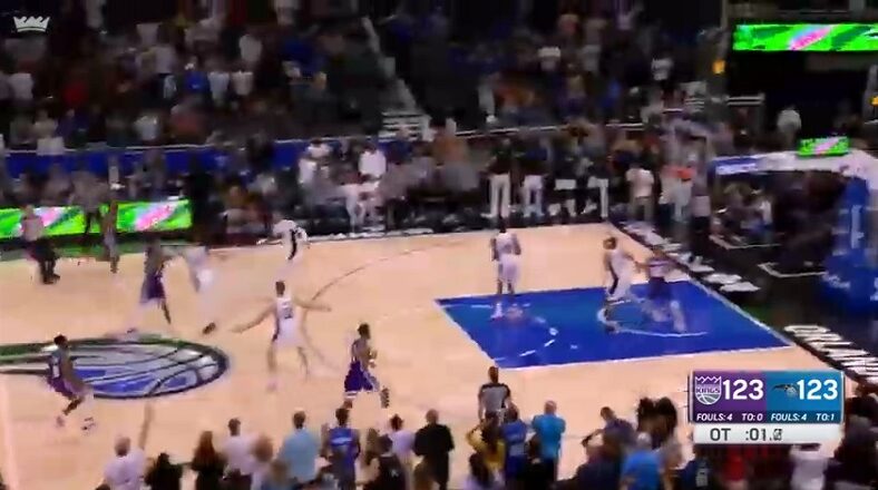De'Aaron Fox hits game winning shot to give Kings win vs Magic