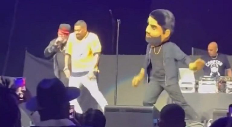 Ginuwine does his infamous dance with lookalike mascot at concert