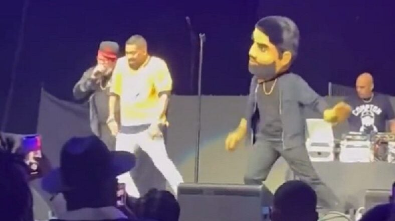 Ginuwine does his infamous dance with lookalike mascot at concert