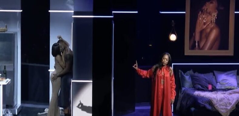 Muni Long performs "Plot Twist" at Soul Train Awards
