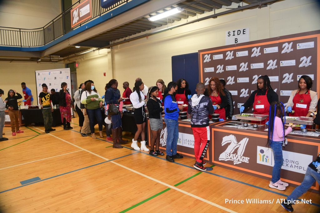 21 Savage helps feed Atlanta families for Thanksgiving