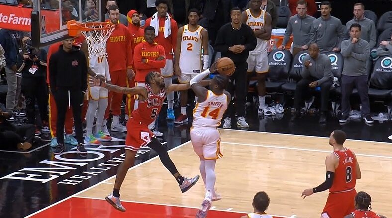 AJ Griffin hits buzzer beater to give Hawks win vs Bulls