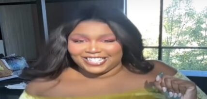 Lizzo to perform on "SNL" on December 17 