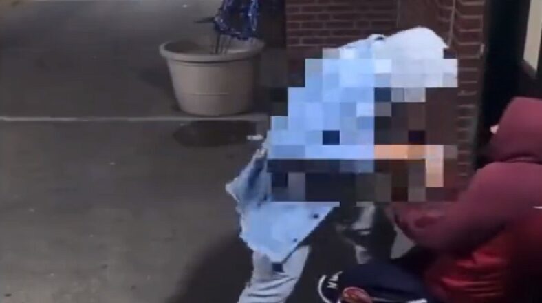 NYC man robbed of his hotdog by man wielding knife