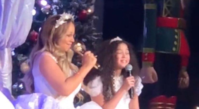 Mariah Carey and her daughter perform Christmas duet
