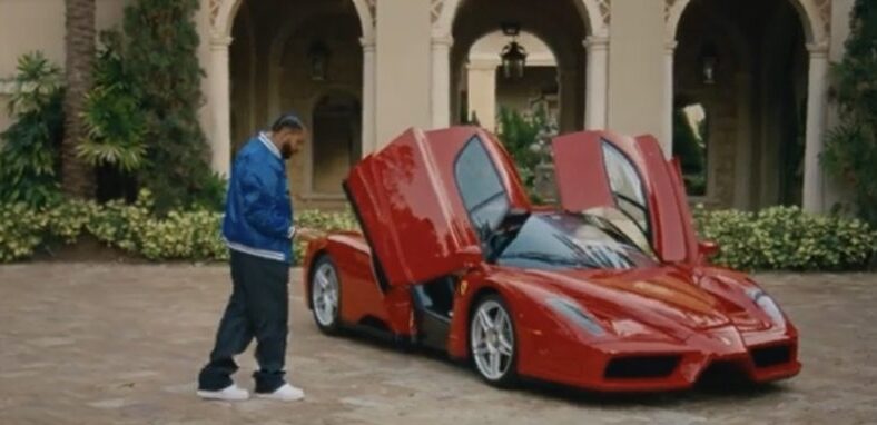 Drake releases "Jumbotron Sh*t Poppin" video