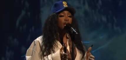 SZA's "Snooze" goes gold