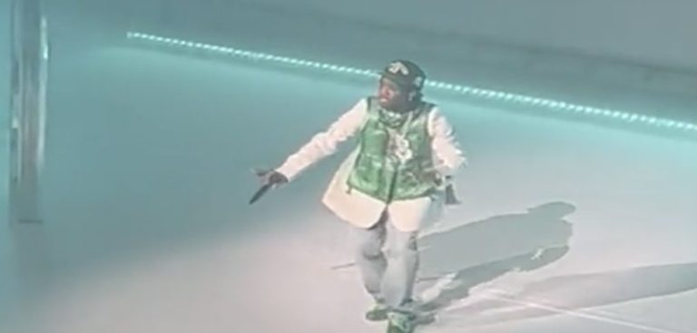 Lil Uzi Vert performs "Just Wanna Rock" at Drake's NYC concert