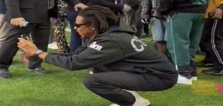 Jay Z takes photos for Blue Ivy at Super Bowl