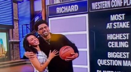 Jalen Rose's awkward hug with Malika Andrews goes viral