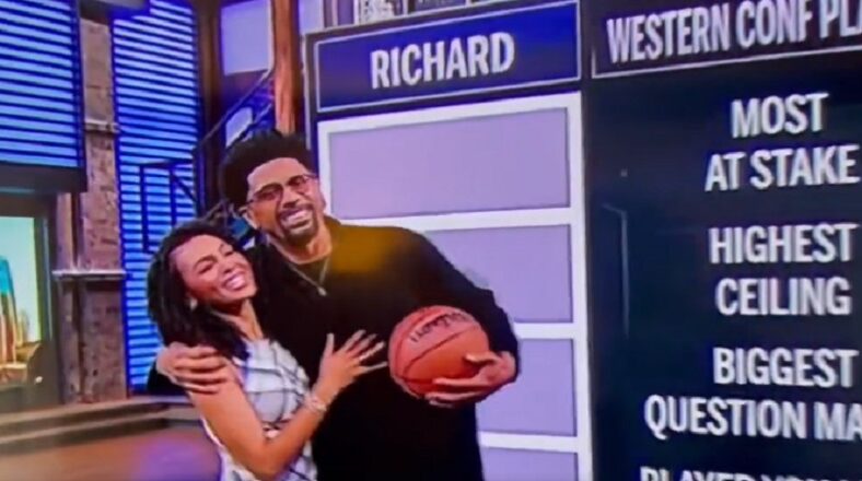 Jalen Rose's awkward hug with Malika Andrews goes viral