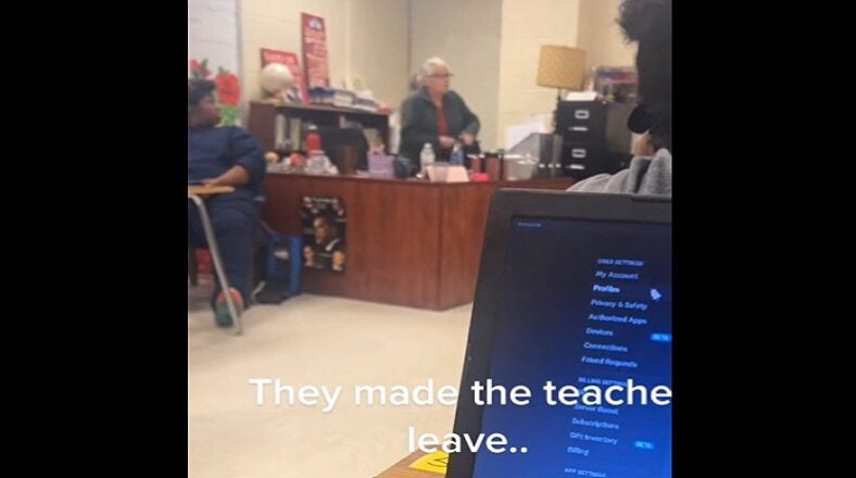 Teacher quits in the middle of class as students disrespect her