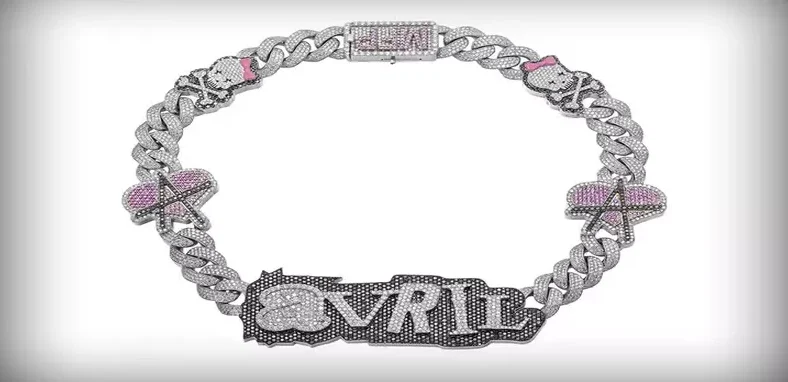 Tyga gifts Avril Lavigne an $80,000 custom chain
