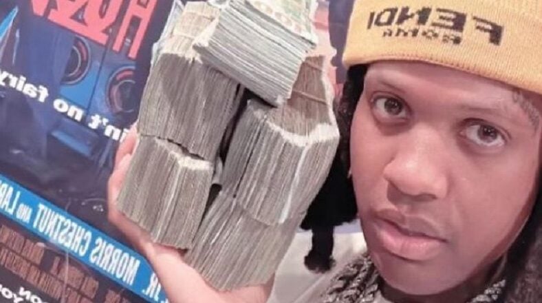 Lil Durk goes back to wearing black hair after being blonde