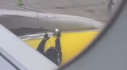 Spirit Airlines worker fixes wing with duct tape before flight