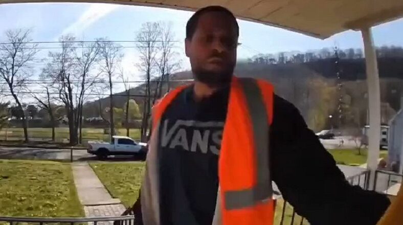 Homeowner shoves armed robber posing as delivery driver