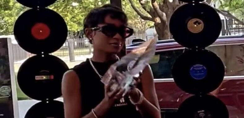 Dej Loaf wins Detroit Pistons' Black Music Month award