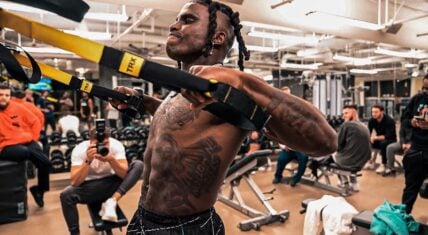 Tyreek Hill under investigation for hitting a man in Miami