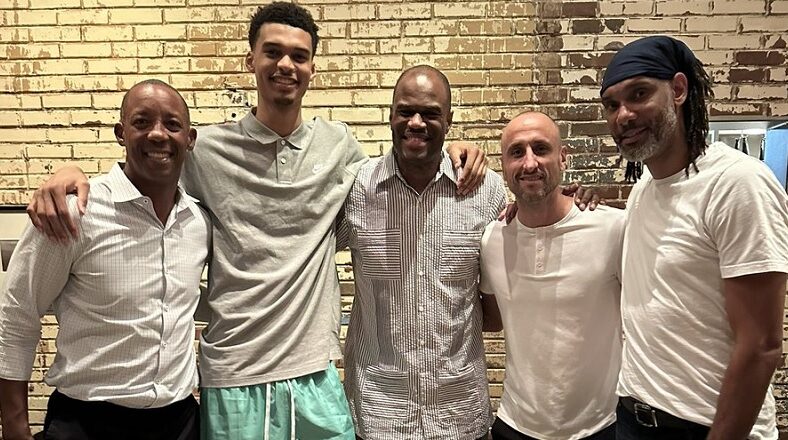 Victor Wembanyama meets Spurs legends including Tim Duncan