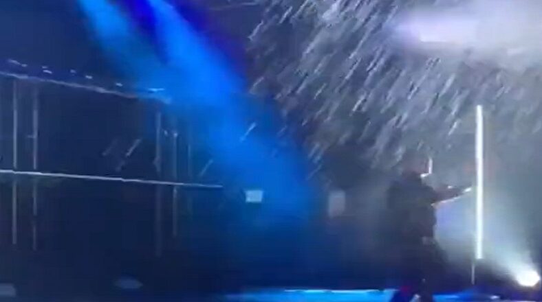 Drake fans throw beer at Pusha T while he performs