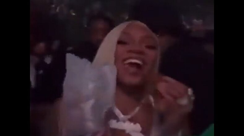GloRilla snuck chicken wings into Drake's concert