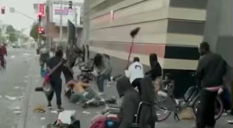Homeless people get into a fight on San Francisco street
