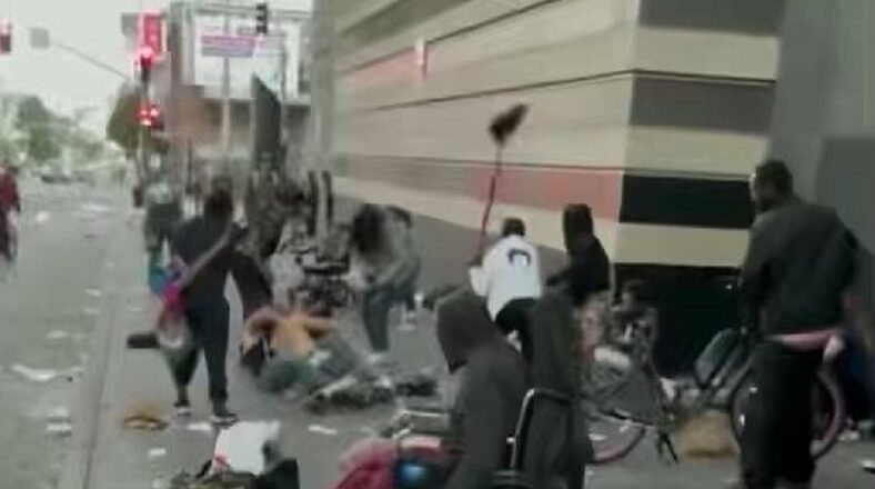 Homeless people get into a fight on San Francisco street