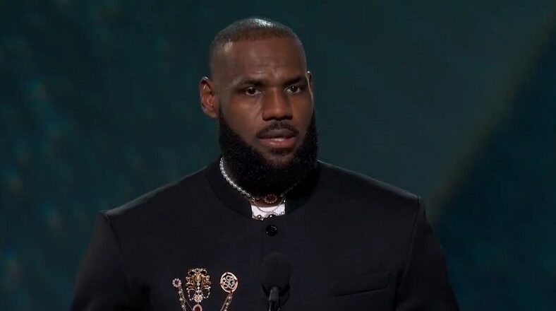 LeBron James says he's not retiring during ESPYs speech