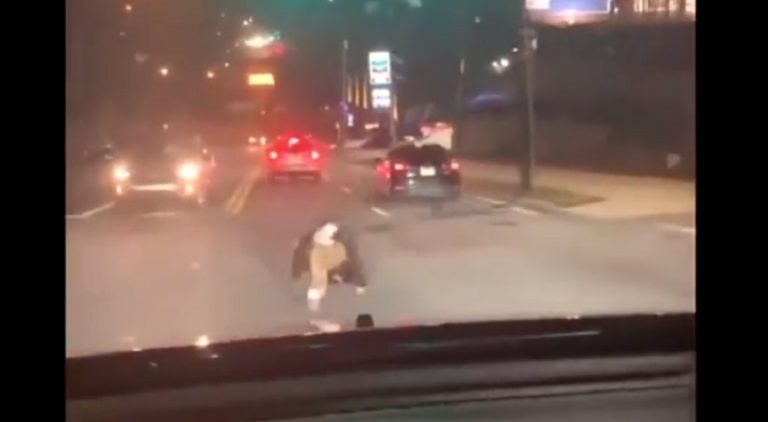 Woman almost gets run over after twerking in the highway