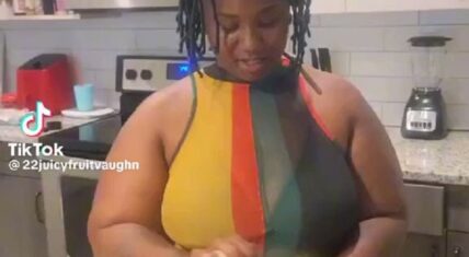 Woman left her friends at the pool to go cook for her boyfriend