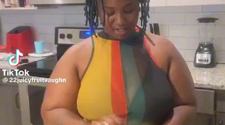 Woman left her friends at the pool to go cook for her boyfriend