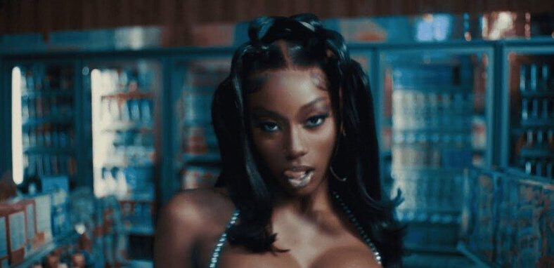Flo Milli releases video for new "Fruit Loop" single