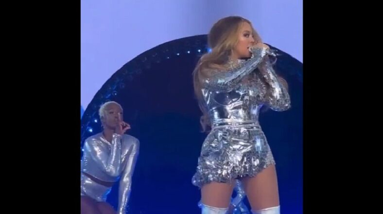 Beyonce acts surprised when crowd didn't mute when she said to