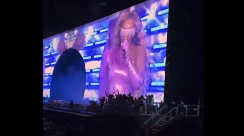 Beyonce fan keeps singing when Bey asked crowd to go mute