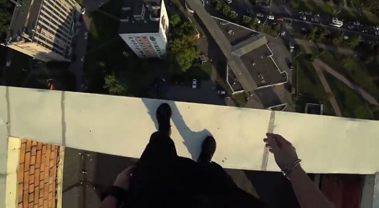 Parkour runner falls off skyscraper rooftop after missing jump