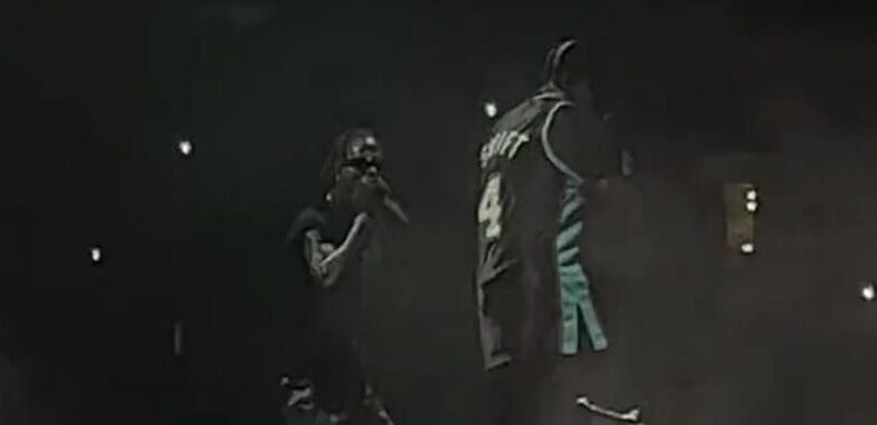 Travis Scott and Drake perform "Meltdown" for first timeĀ