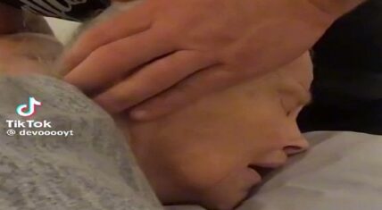 Chiropractor cracks woman's bones and she's in visible pain