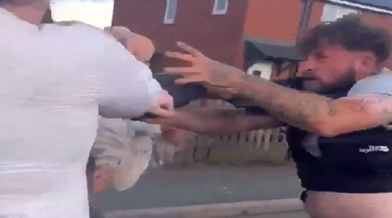 Deranged man beats up five police officers and his neighbors