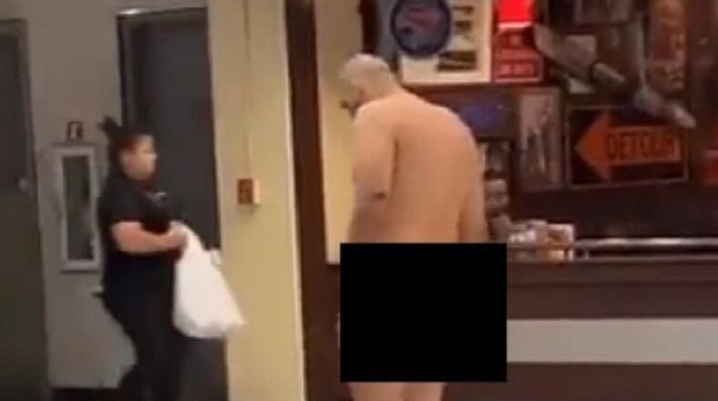 Man arrested for walking naked through Dallas-Fort Worth airport