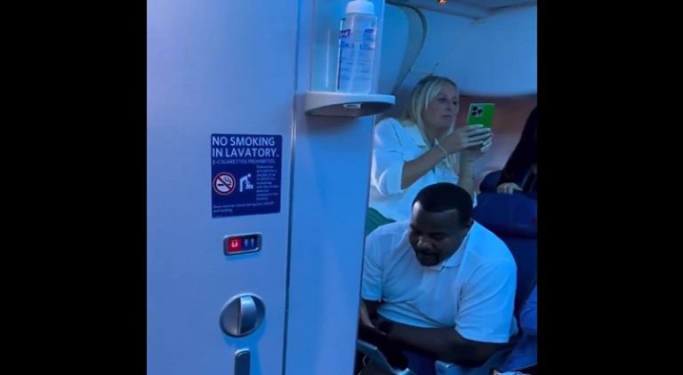 Man holds proposal to girlfriend on airplane as she used bathroom