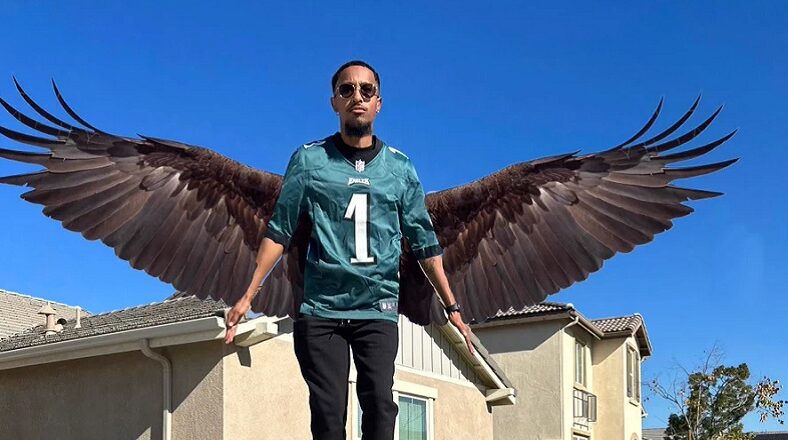 Philadelphia Eagles fan posts pic of himself wearing wings