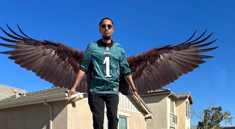 Philadelphia Eagles fan posts pic of himself wearing wings