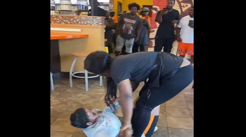 Popeye's employee ends up beating up a customer