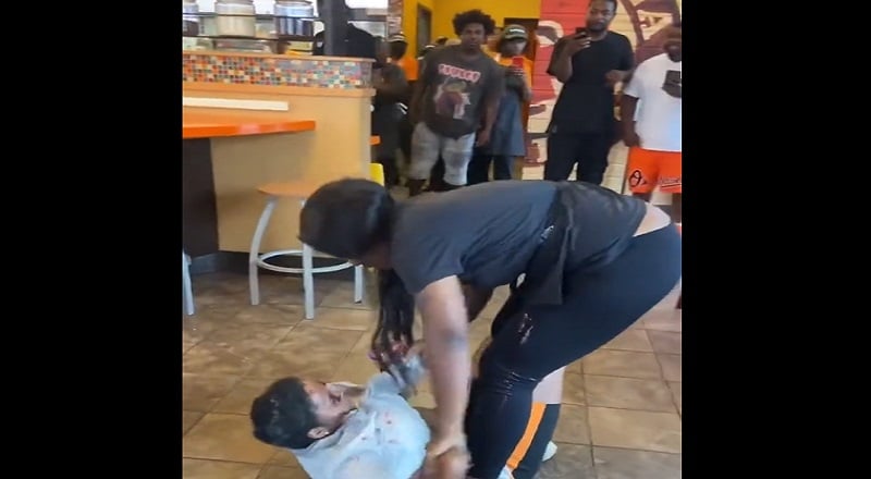 Popeye's employee ends up beating up a customer