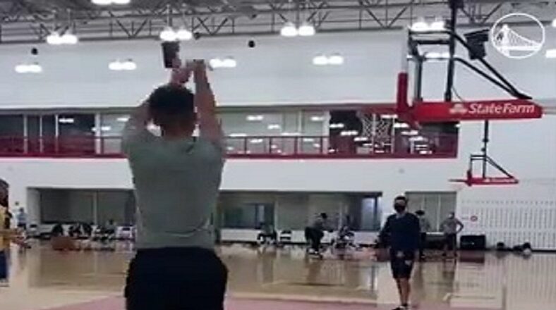 Steph Curry shoots 3-pointers for 5 minutes straight without missing