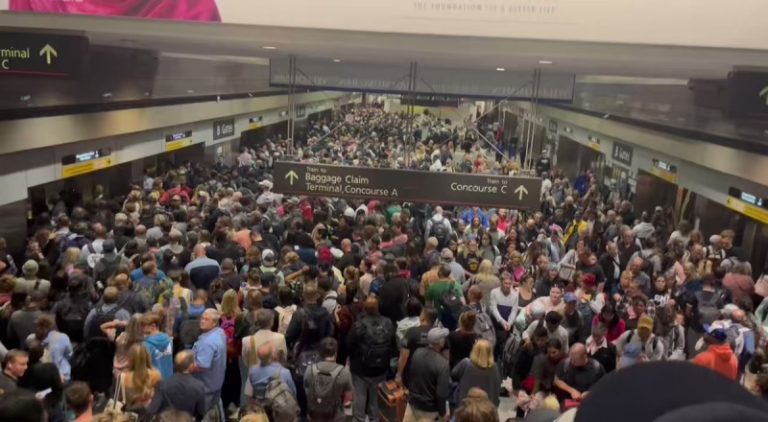 Denver airport left jampacked with people on top of each other